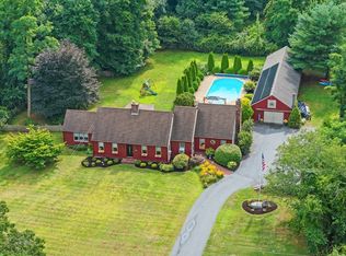 355 Snipatuit Rd, Rochester, MA 02770