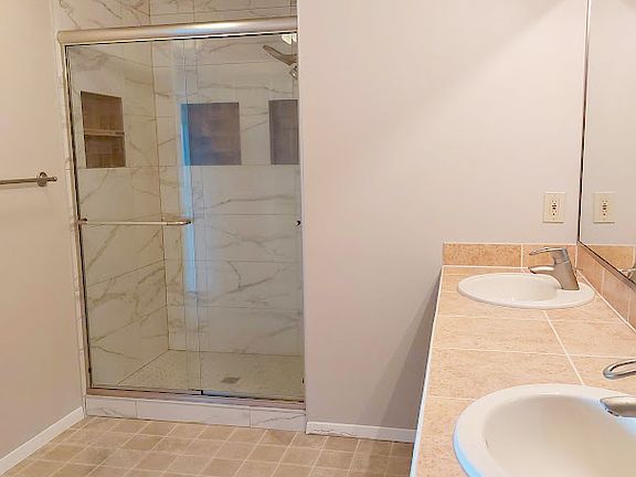 5th image of 3201 Pacific Ave Unit 1004