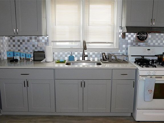 4th image of 34 Lincoln Pl