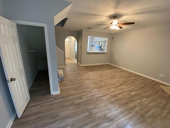 5th image of 231 Pearl Chambers Dr