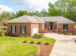 1313 Pine Valley Dr, New Bern, NC 28562