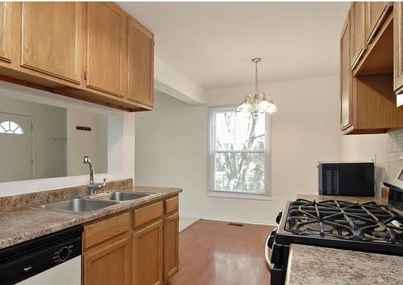 3rd image of 360 Farmington Ln #360