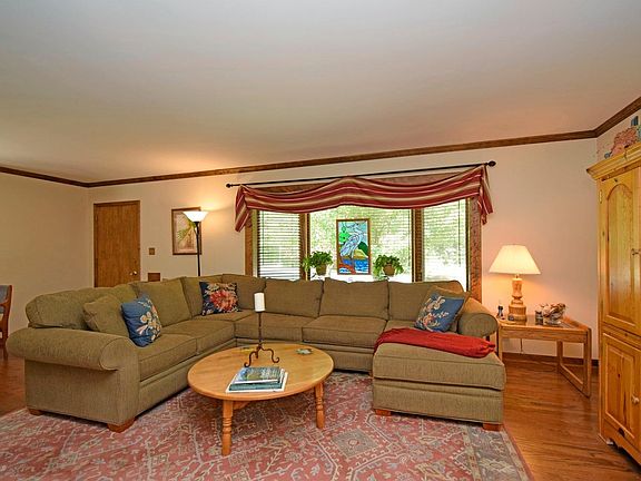 5th image of 3156 Epworth Ave