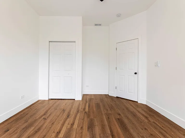1421 E 69th Pl #1A — Photo 2