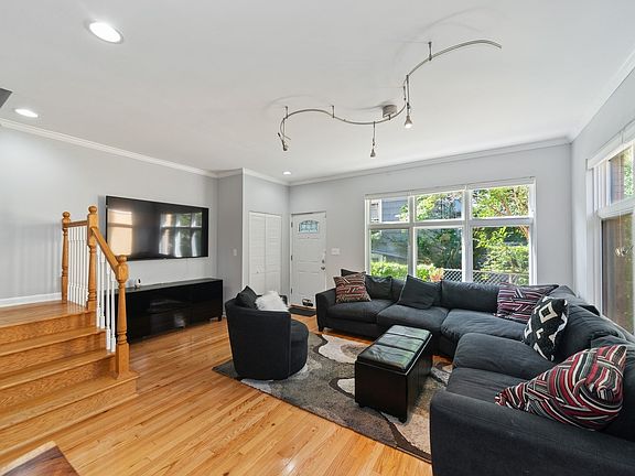 2nd image of 919 S Oak Park Ave APT D