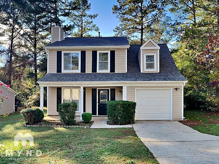 2139 Victoria Pl — Photo 1