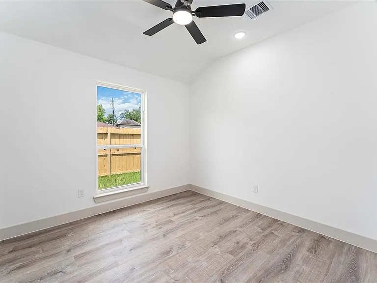 9001 Nyssa St #B — Photo 19