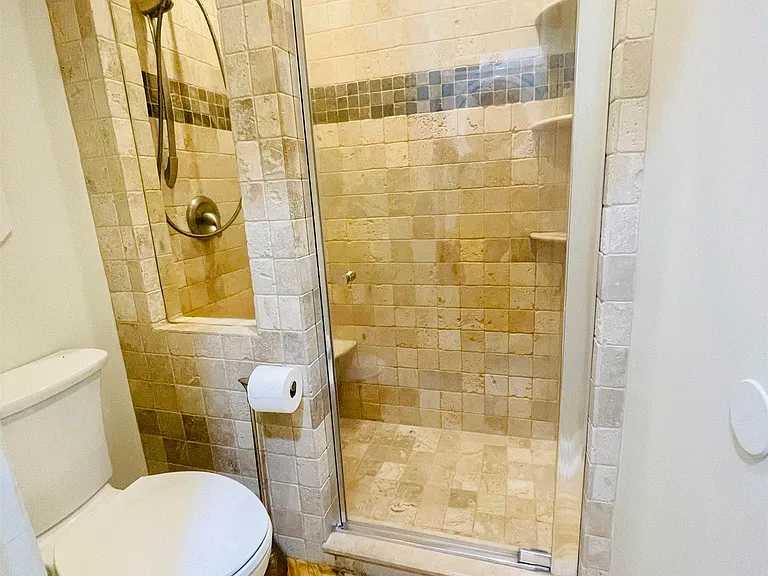 1238 Chatham Rdg — Photo 10