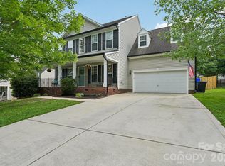 1038 Pepperwood Pl, Lake Wylie, SC 29710