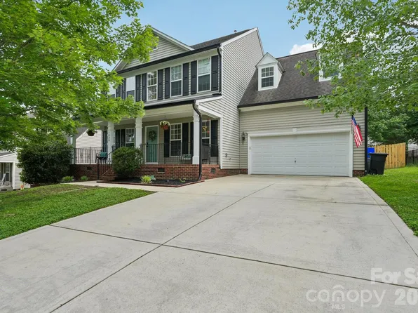 1038 Pepperwood Pl, Lake Wylie, SC 29710