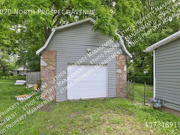 2020 N Prospect Ave — Photo 2