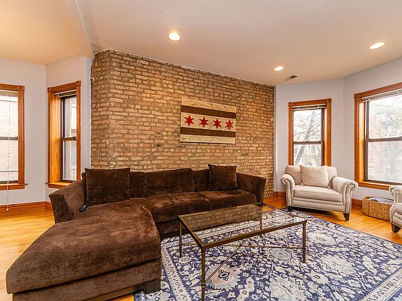 3rd image of 846 W Newport Ave APT 2S