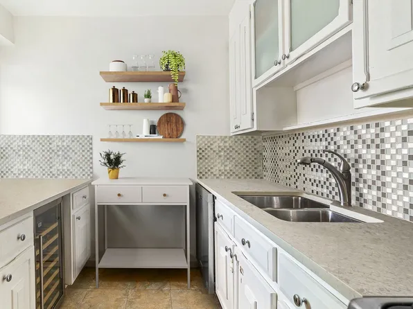 303 East 57th Street 30E image 3 of 9
