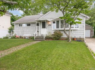 1644 Meadowbrook Road, Merrick, NY 11566