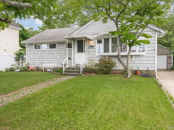 1644 Meadowbrook Road, Merrick, NY 11566