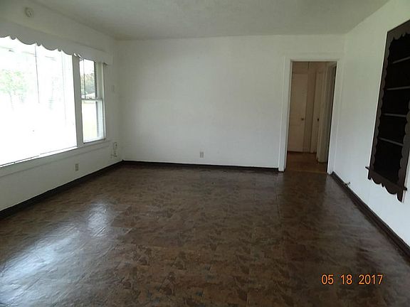 3rd image of 410 S Utah St