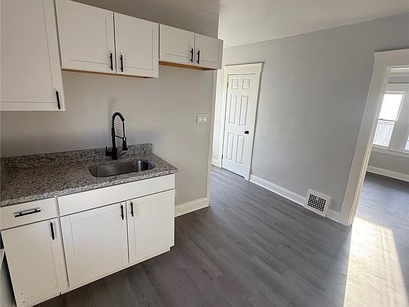4th image of 2215 Hood Ave