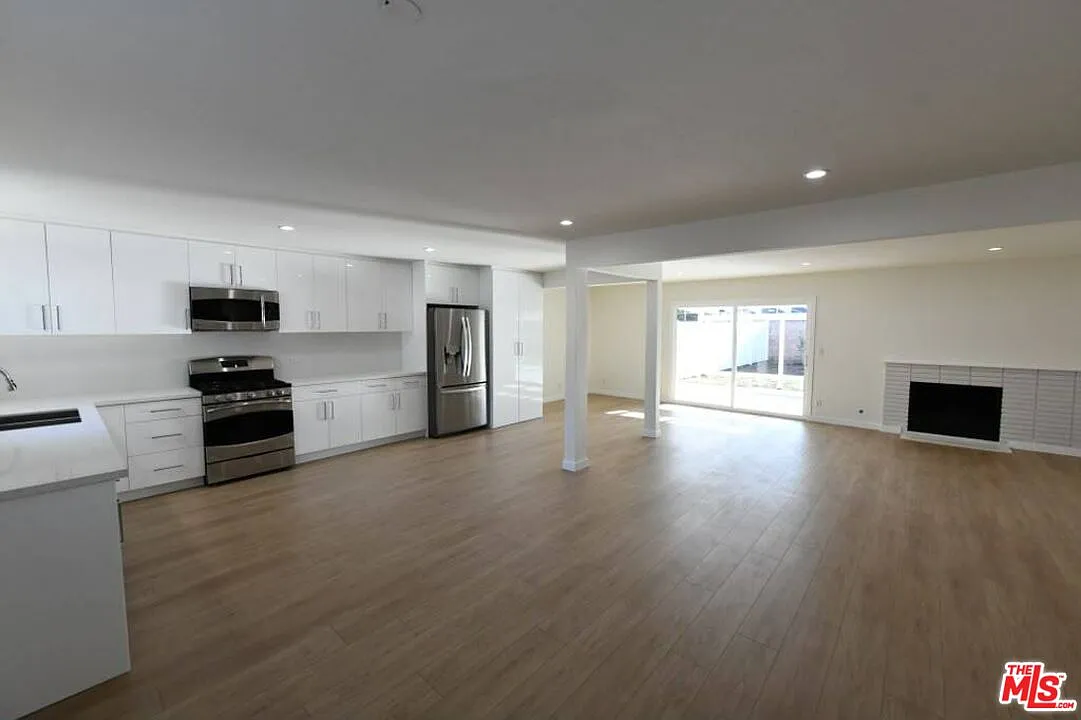 4 bed, 2.0 bath, 1612 sqft, $3,690 — Photo 2
