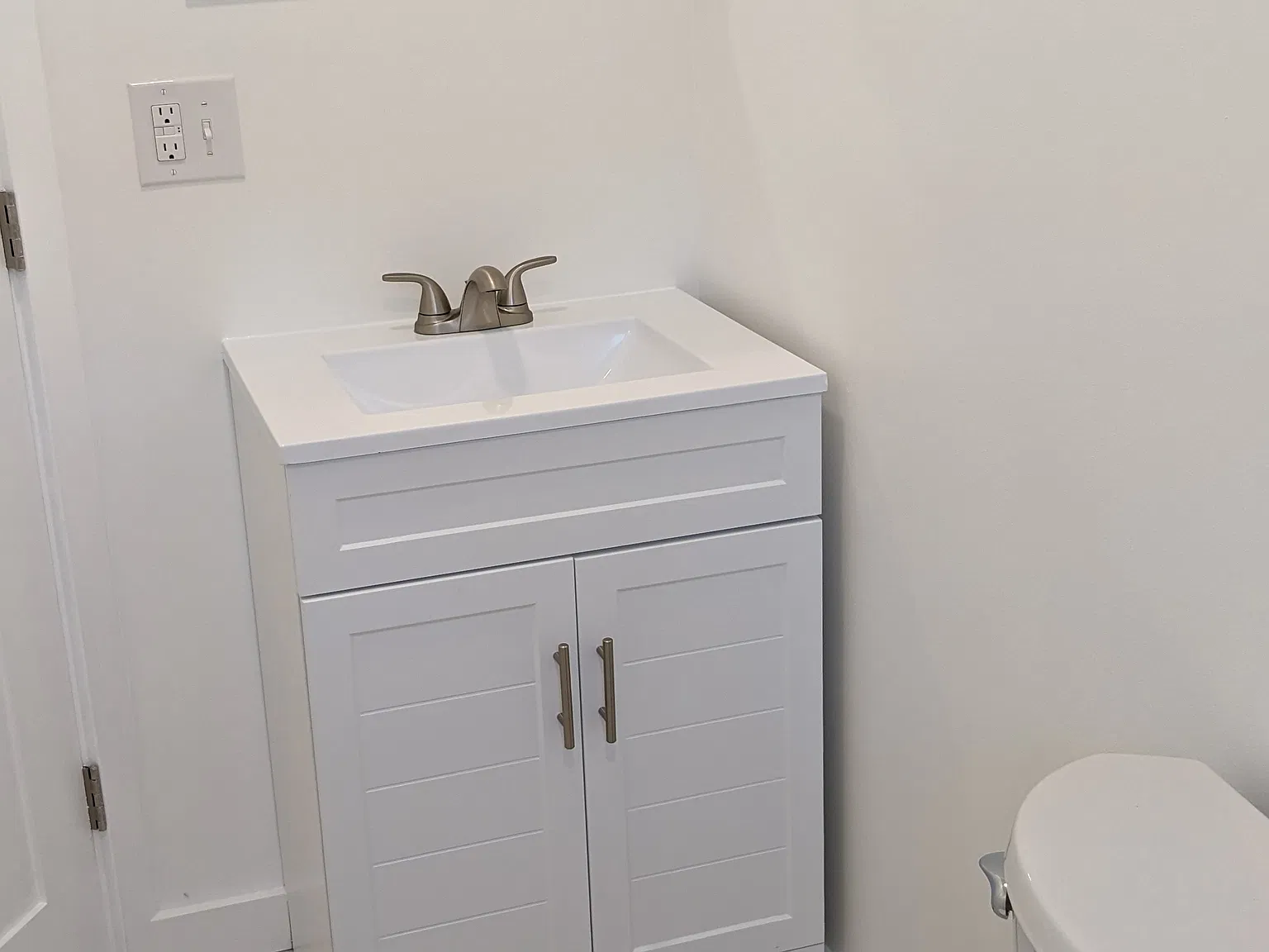 2 bed, 700 sqft, $1,600 — Photo 2
