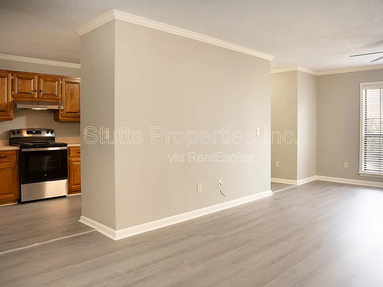 Creekside Apartments — Photo 25