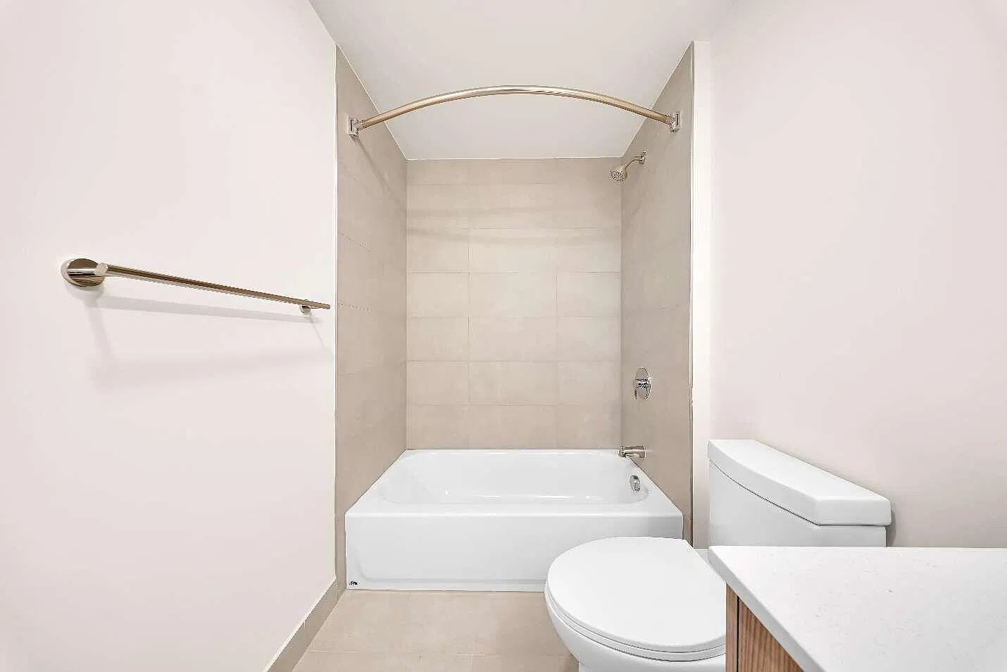 Studio, 1.0 bath, 589 sqft, $2,400 — Photo 3