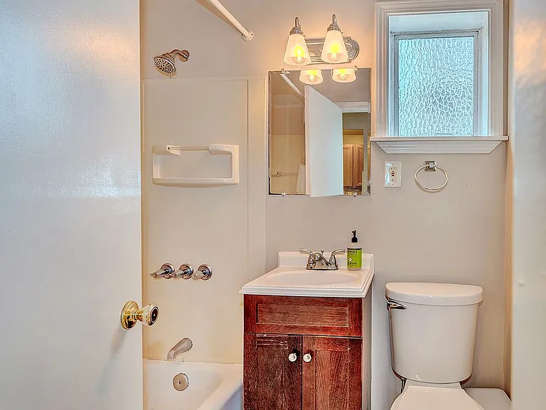 800 NE 40th St #800 — Photo 7