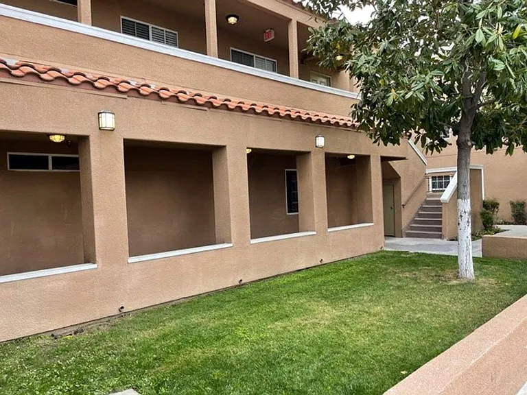 Villa Rivera Apartments — Photo 3