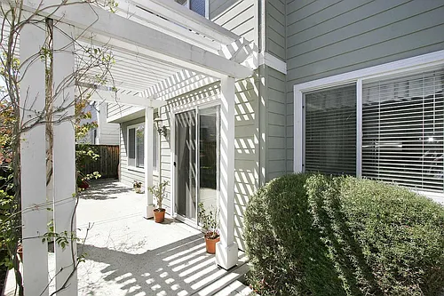 906 Oakes St Photo 1