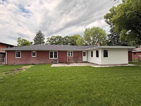 3rd image of 403 E CIRCLE DRIVE