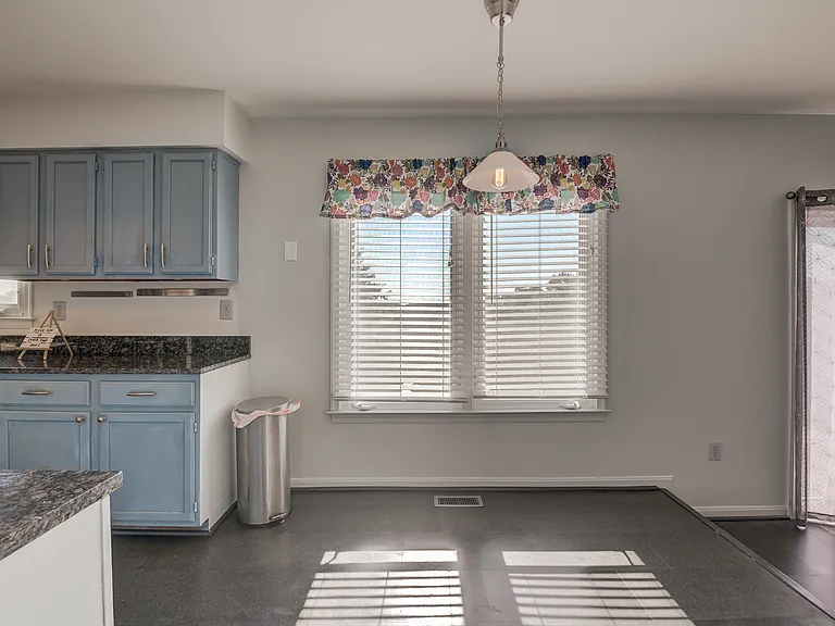 13907 Concord Ave — Photo 32