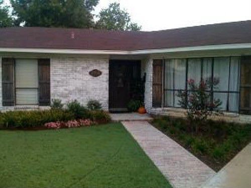 2nd image of 2318 Briarmoor Dr