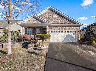 7 Comtois Rd, Manalapan, NJ 07726