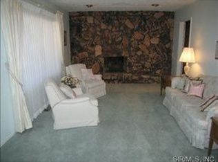 15 Squire Dr, Glen Carbon, IL