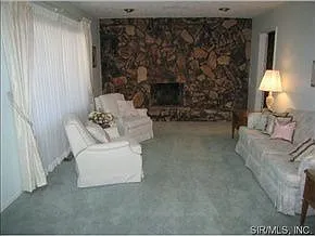 15 Squire Dr photo 1