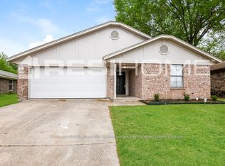 623 Allencrest Dr, White Settlement, TX 76108