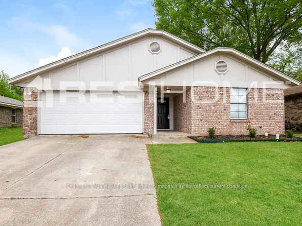 623 Allencrest Dr, White Settlement, TX 76108