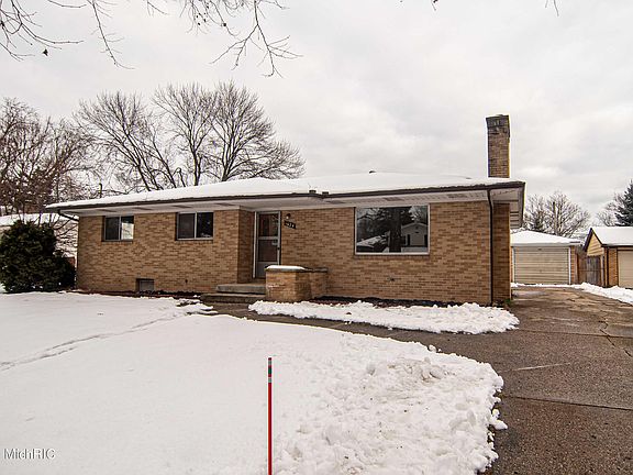 2nd image of 1624 E Kentview Dr NE