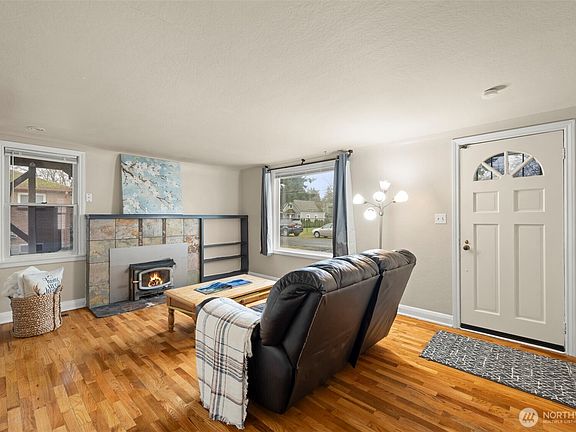 2nd image of 905 115th Street S