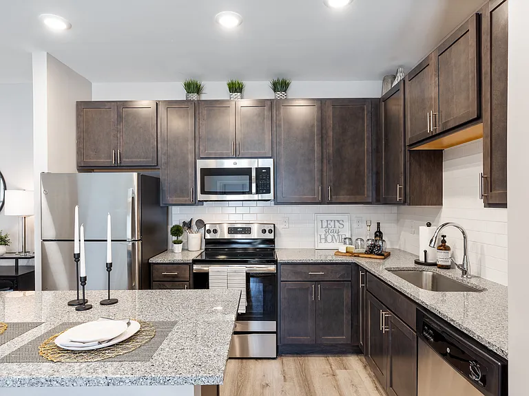 Alexander Pointe Apartments — Photo 12