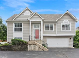2820 Shelly Ln, Aurora, IL 60504