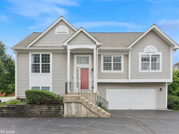 2820 Shelly Ln, Aurora, IL 60504