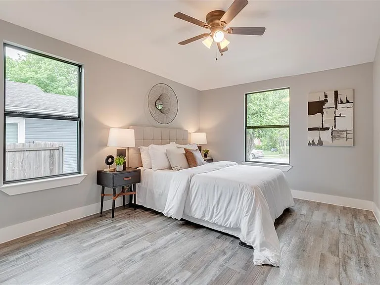 2124 Tisinger Ave — Photo 9