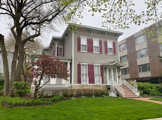 211 Clinton Ave, Oak Park, IL 60302