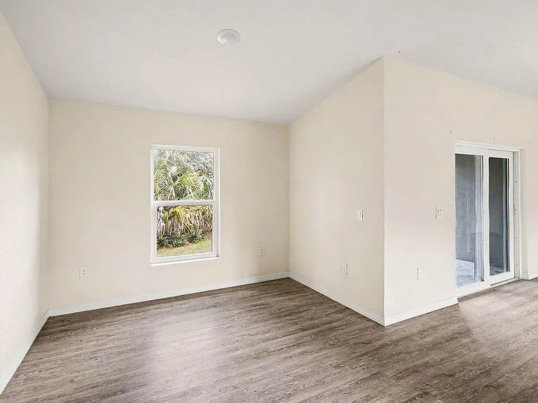 1031 S Bronze Ct — Photo 7