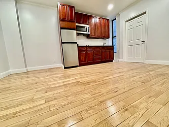 Rented by R New York