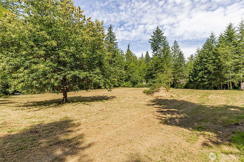 4th image of 2682 E Lake Riley Road