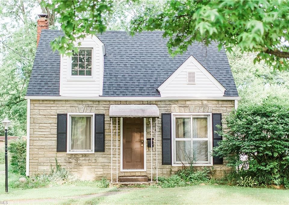 1st image of 221 Sanford St