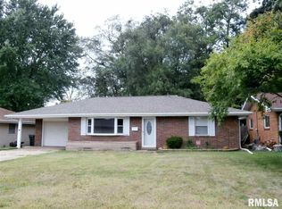 1419 W Shore Dr, Pekin, IL