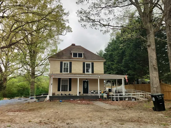 1607 Lunenburg Ave, Victoria, VA 23974