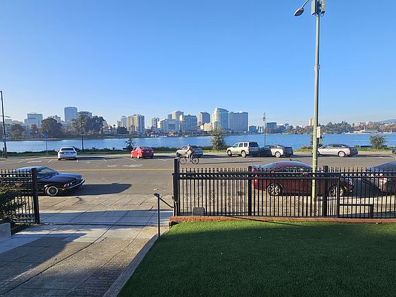 4th image of 1400 Lakeshore Ave #2
